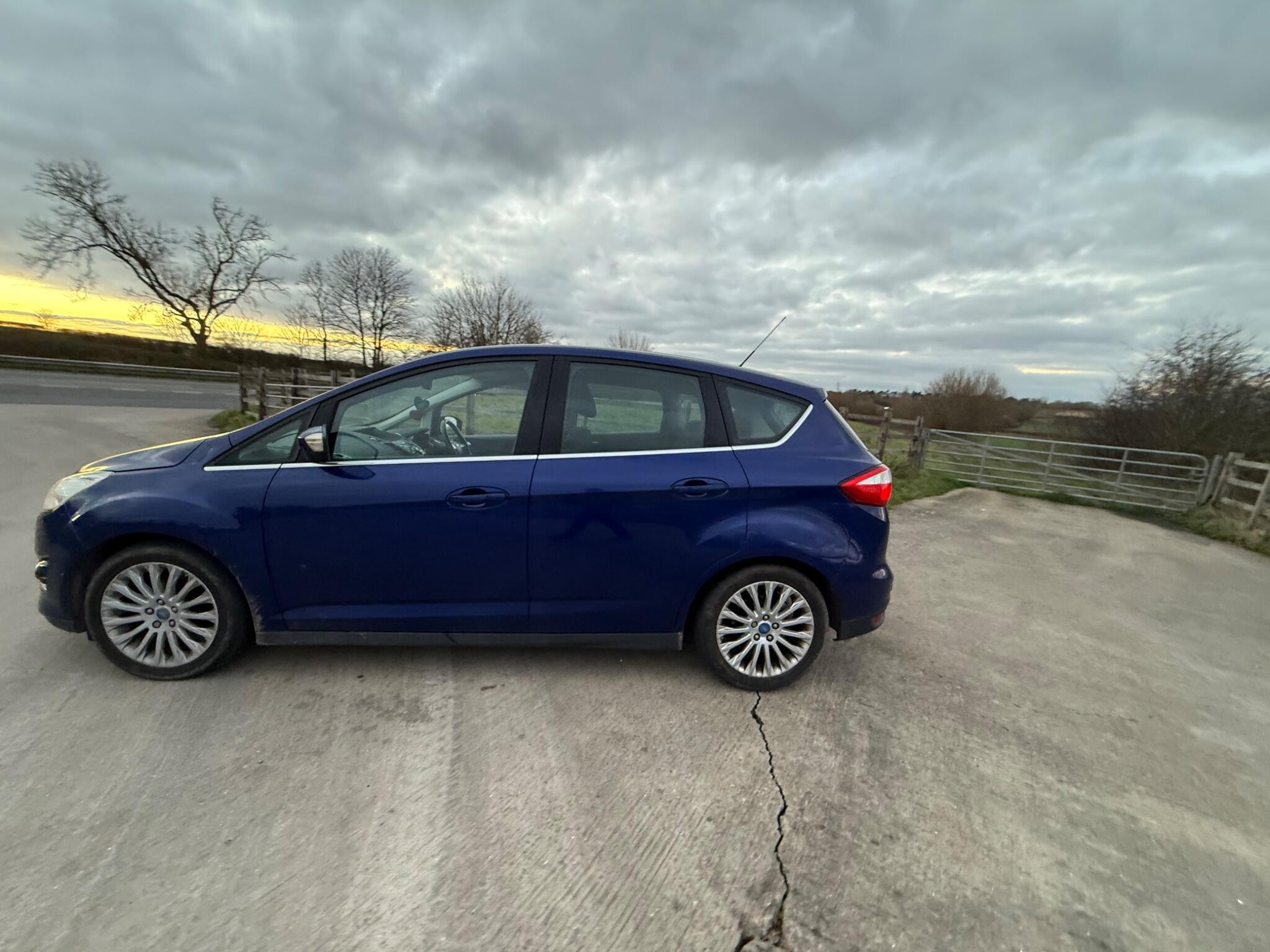 Ford C-Max 1.6 TDCi Titanium Euro 5 5dr — photo 70 of 104